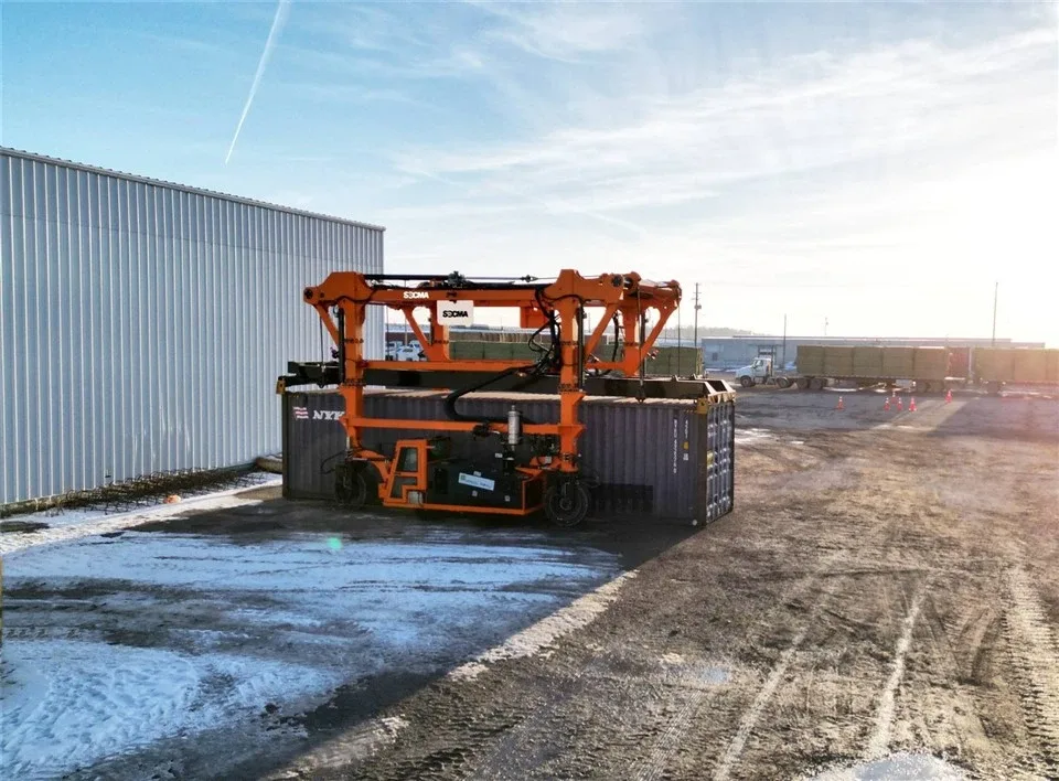 Straddle carrier SOCMA 30 tấn nhìn sau