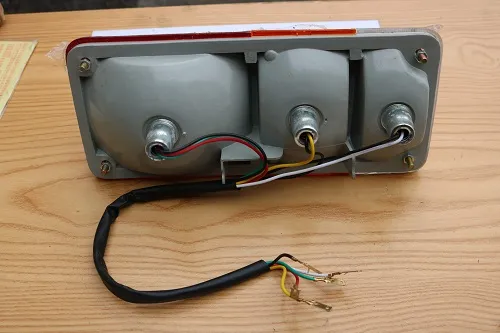 Mặt sau cụm đèn xi nhan HS-LL050 mã P.00389