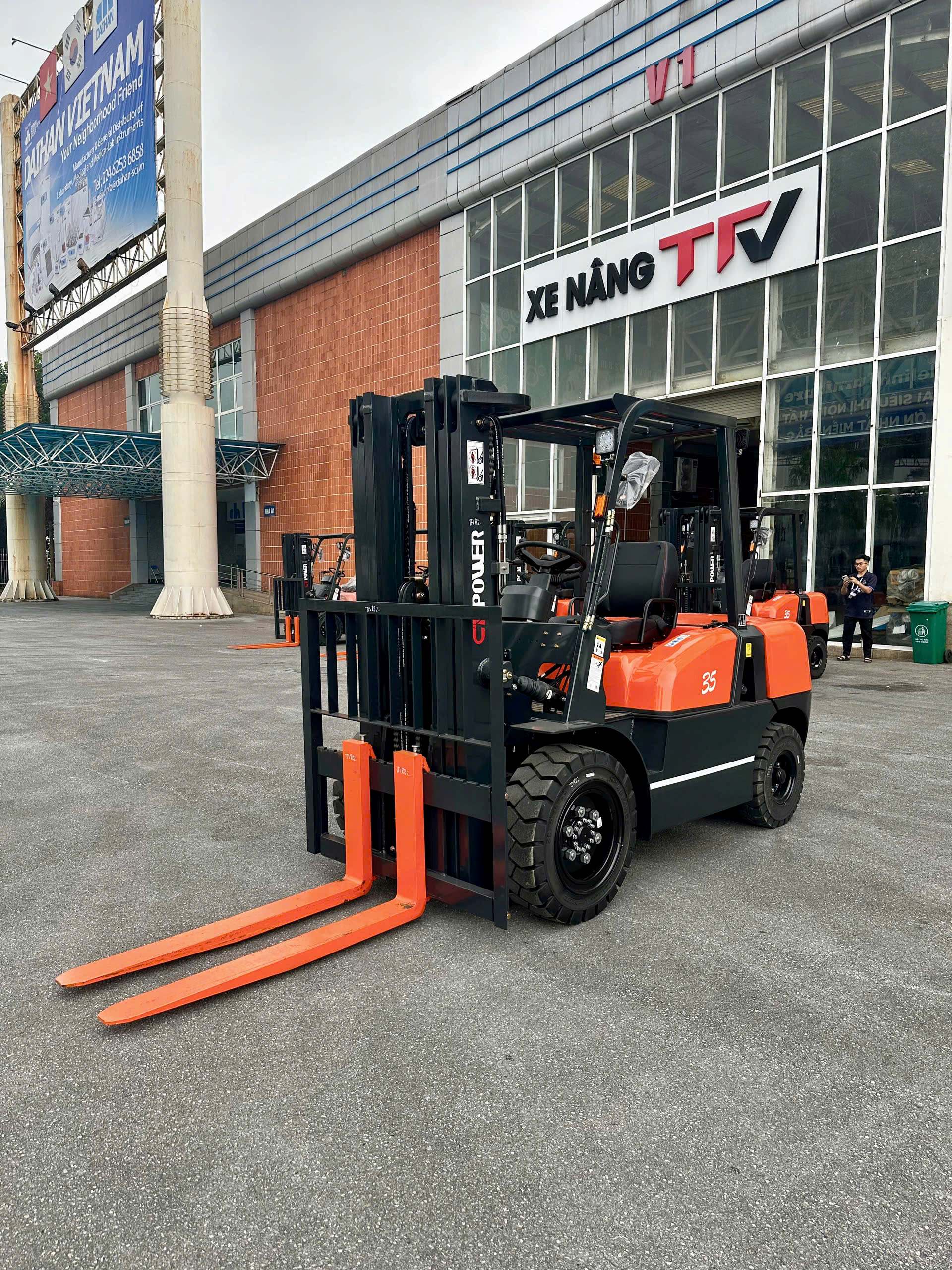 Dịch Vụ Cho Thuê Xe Nâng Uy Tín & Giá Tốt Tại Hà Nam