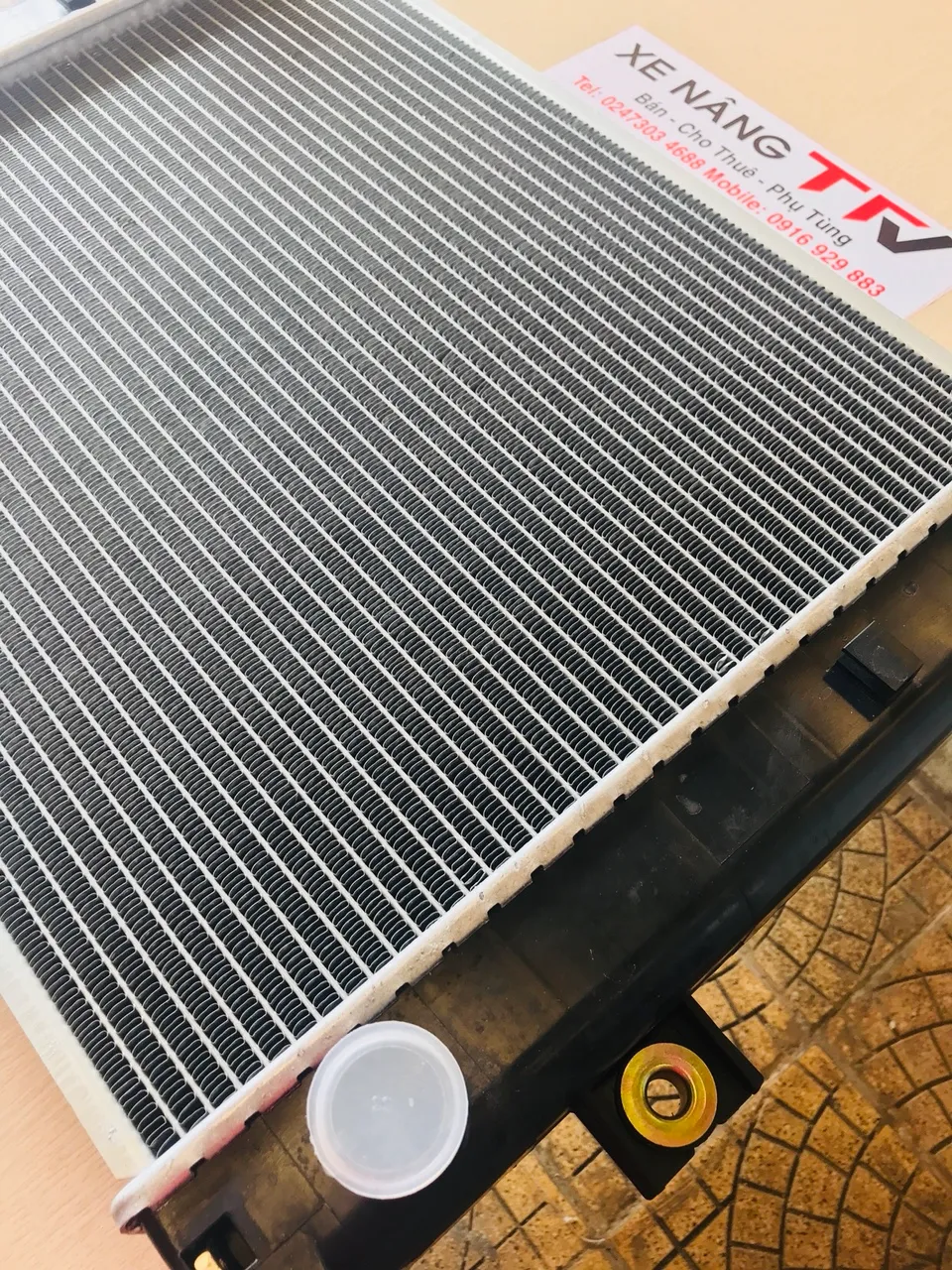 Két nước xe nâng Toyota 7FD20-30 8FD20-30 7FG mã 16410-23430-71 chụp nghiêng