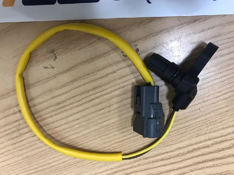 Giắc nối và đầu đo cảm biến tốc độ xe nâng Toyota 7FBR mã 58810-13900-71