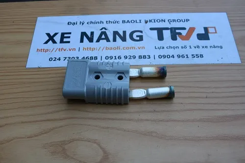 Thay giắc kết nối ắc quy xe nâng SB175A đúng cực