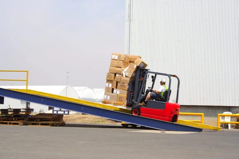Xe nâng trượt trên dốc? Đây là cách lái đúng để không gặp tai nạn
