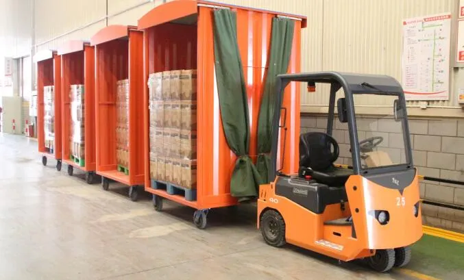 Xe kéo điện Zowell XTA40 cabin nửa kín kéo đoàn xe hàng trong xưởng