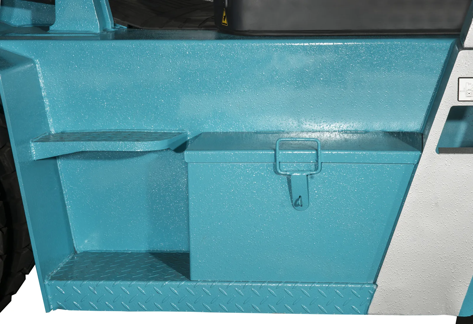 Bậc lên xuống lớn và hộp để đồ xe nâng dầu Baoli KBD60