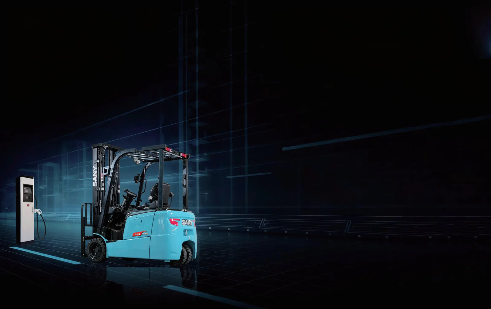 Xe nâng điện 3 bánh Sany bên trụ sạc nhanh
