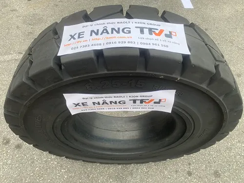 Lốp đặc 8.25-15 Success chờ giao cho khách