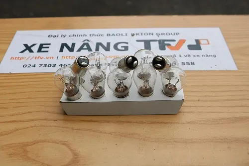 Thay bóng đèn halogen xe nâng điện 48V 25/10W 271A2-42441