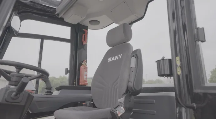 Xe nâng điện Sany SCP80C6 — ghế treo