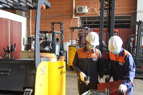 Chuyển đổi xe nâng dầu sang xe điện: Tối ưu chi phí với pin Lithium Interlift