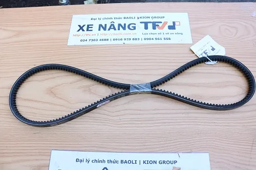 Dây curoa xe nâng Nissan K21 kéo bơm nước, quạt và máy phát