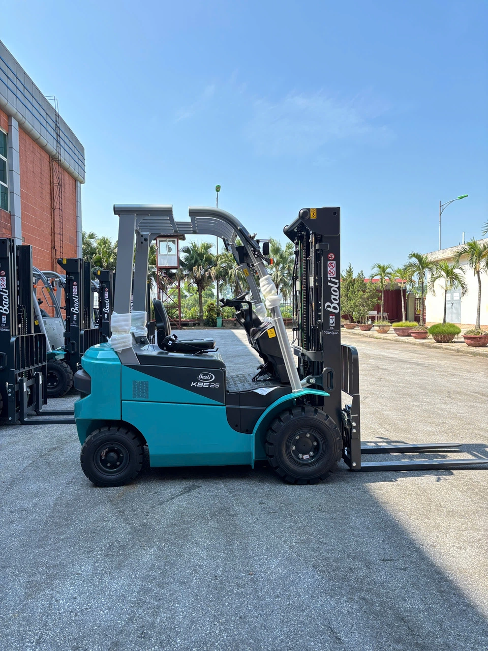 Xe nâng hàng tự hành Baoli dùng pin lithium