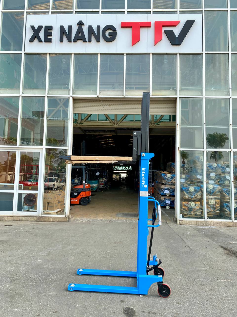 Xe nâng tay cao Interlift 1,5 tấn trong danh mục TFV