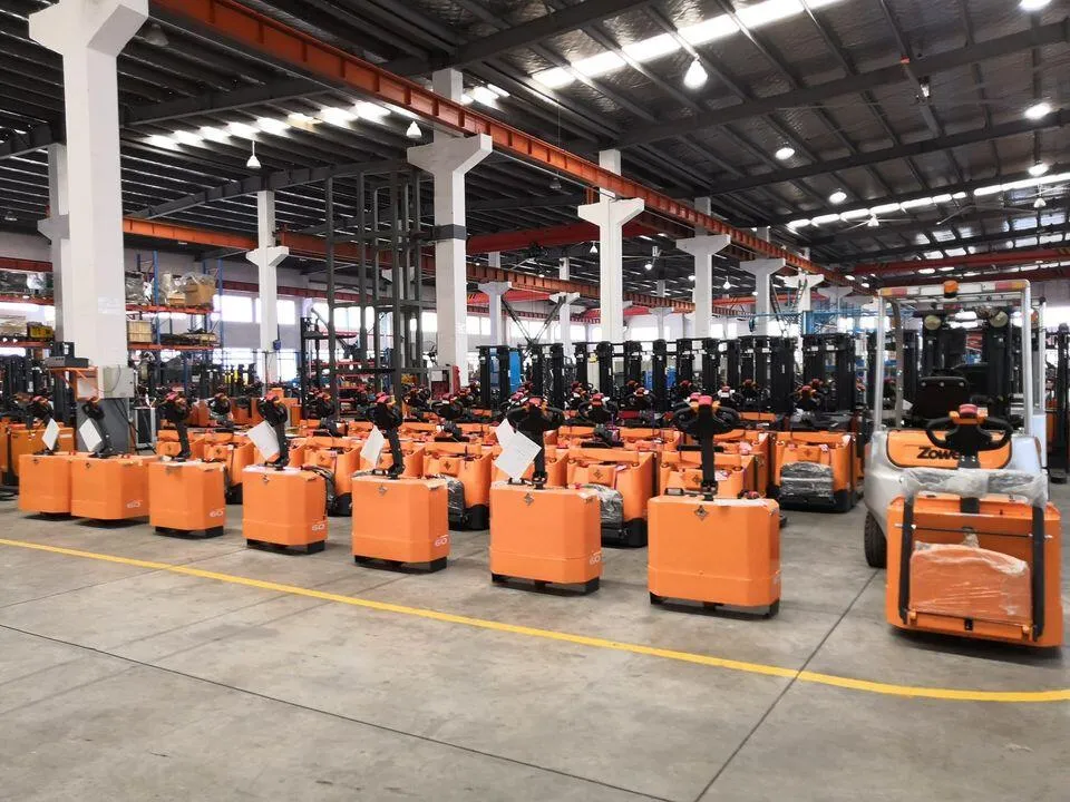 Lô xe kéo điện dắt lái Zowell XTB trong xưởng