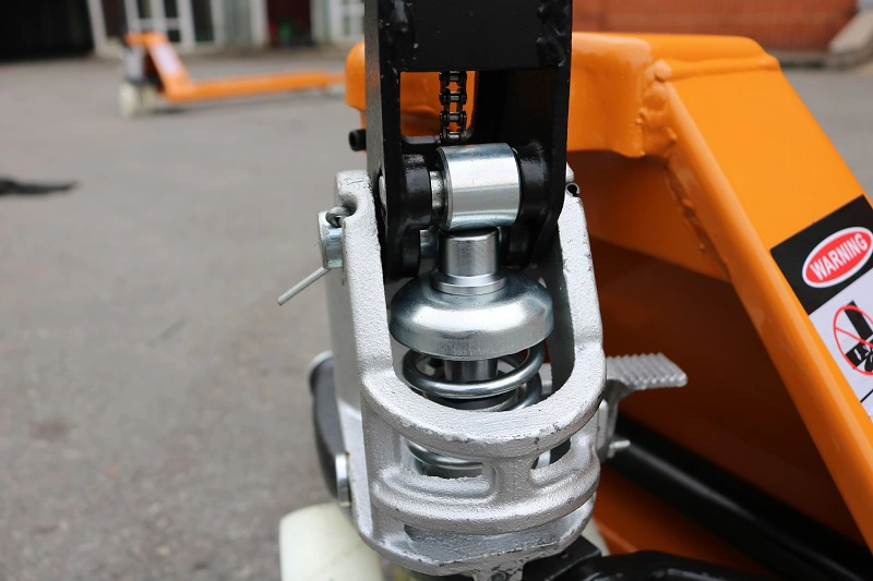 Xe nâng tay giá rẻ 3 tấn hiệu Interlift, tiêu chuẩn XK châu Âu