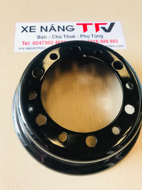 Mâm xe nâng la zăng thép sơn đen nhìn chính diện