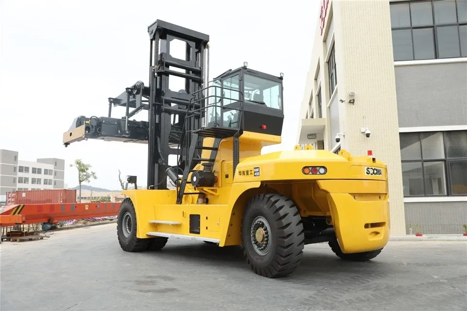 Khung gầm và lốp của Xe nâng dầu SOCMA HNF450 45 tấn