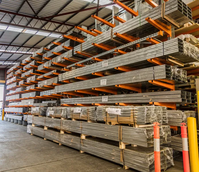 Kệ công xôn chứa hàng dài — nơi dùng xe nâng đa hướng Zowell RSEW125