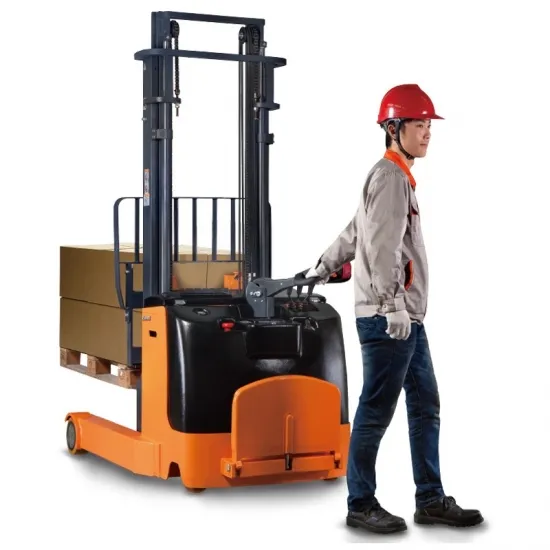 Xe nâng reach stacker Zowell XR20 — người vận hành
