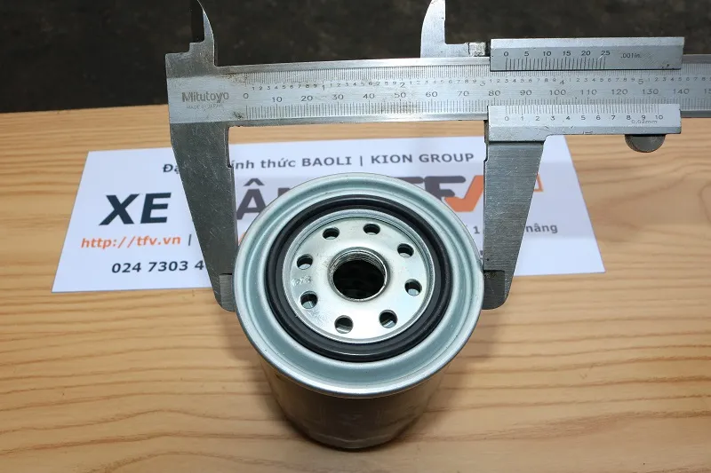 Đo đường kính lọc nhiên liệu xe nâng F-1907 bằng thước kẹp