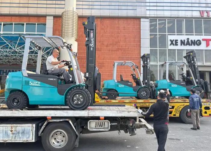 TFV bàn giao lô xe nâng điện Baoli dòng KBE30-38 lên xe vận chuyển