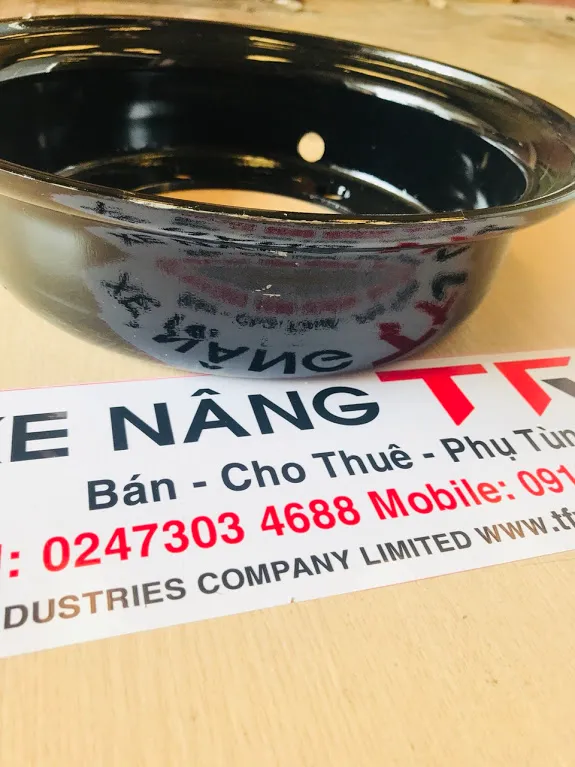 Mặt bích và lỗ bu lông la răng xe nâng FD10-15 bánh trước