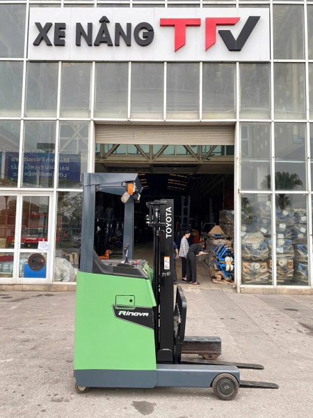 Xe nâng Reach Truck