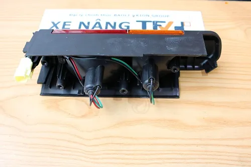 Phân biệt đèn hậu xe nâng Toyota 56630-26601-71 và 56640-26601-71