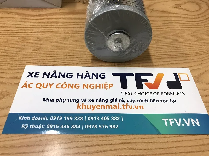 Nắp đầu lọc dầu hồi thủy lực xe nâng Komatsu FD20-30