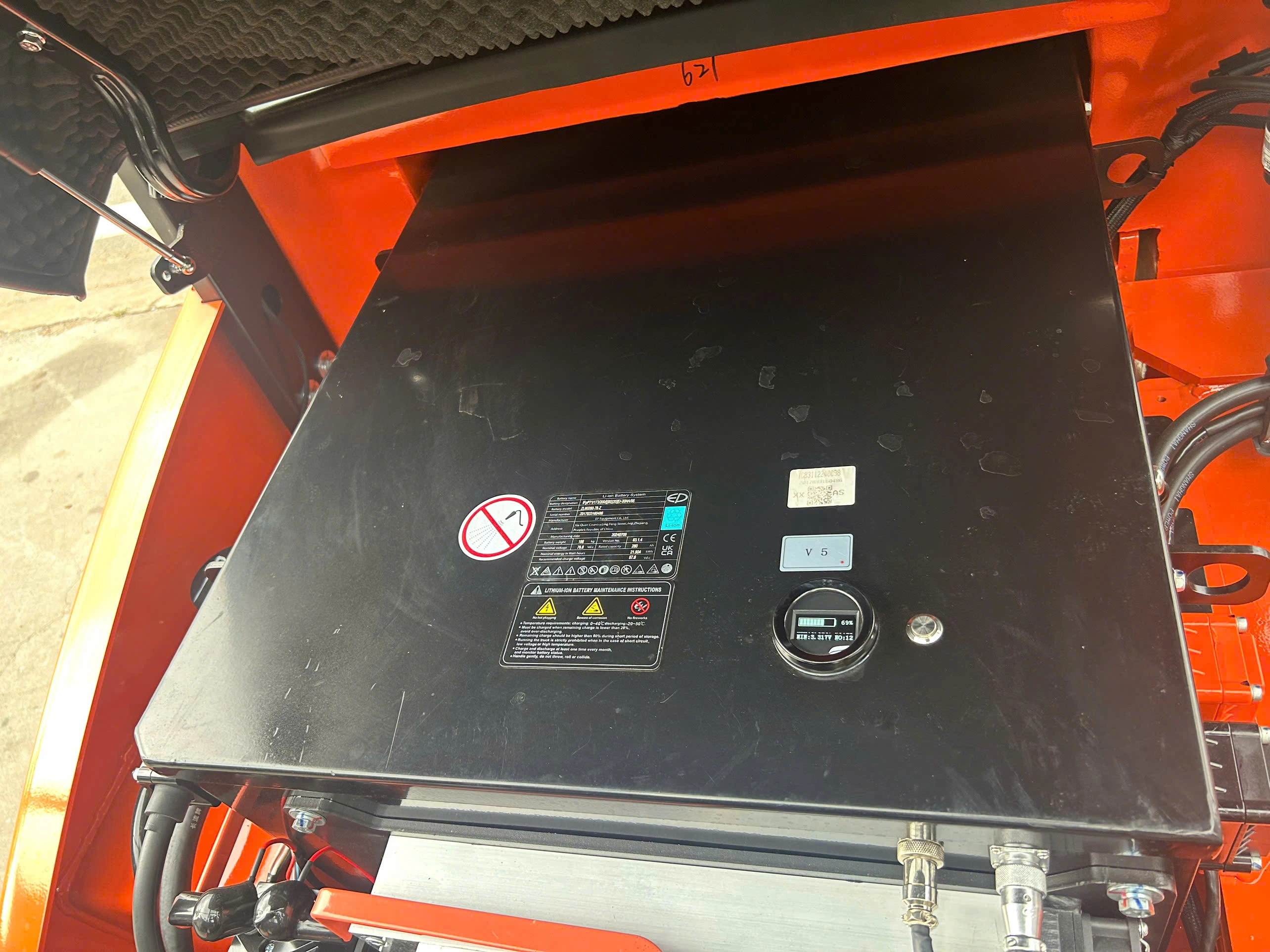 Xe nâng điện Interlift EFL303 3 tấn nâng cao 4m sản xuất 2024 mới 100%. Mã XM.B30EPS40.00749