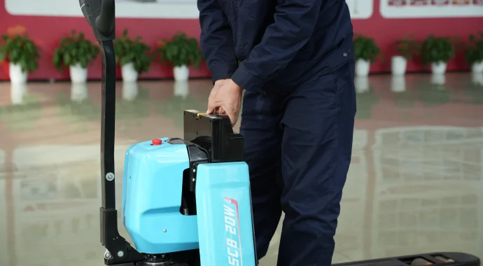 Bảo dưỡng xe nâng tay điện Sany SCB20W
