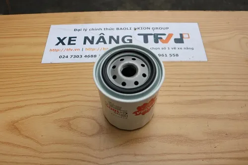 Thay lọc dầu động cơ xe nâng Sakura C-1805