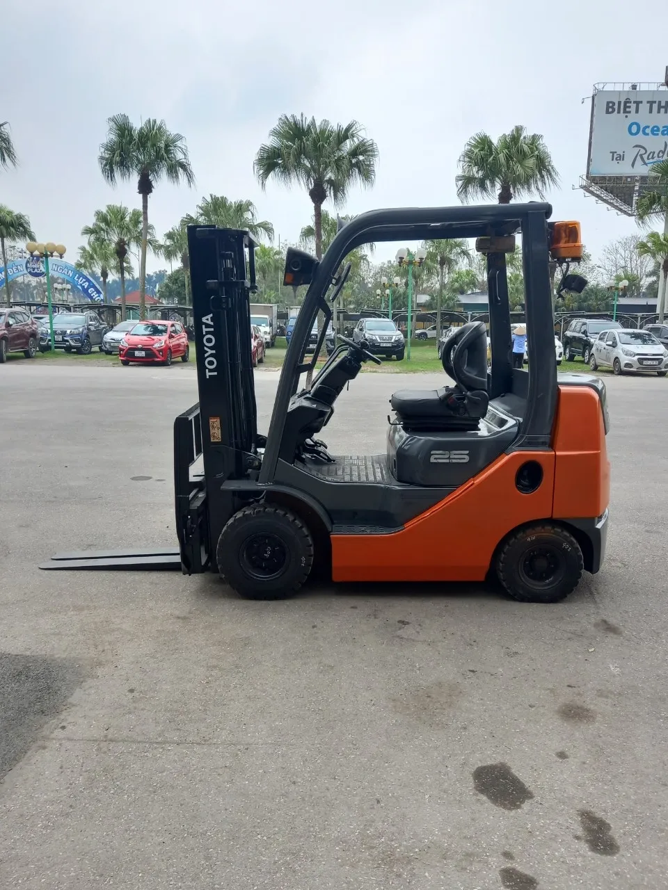 Chạy thử xe nâng dầu cũ Toyota có tải tại kho TFV Hà Nội