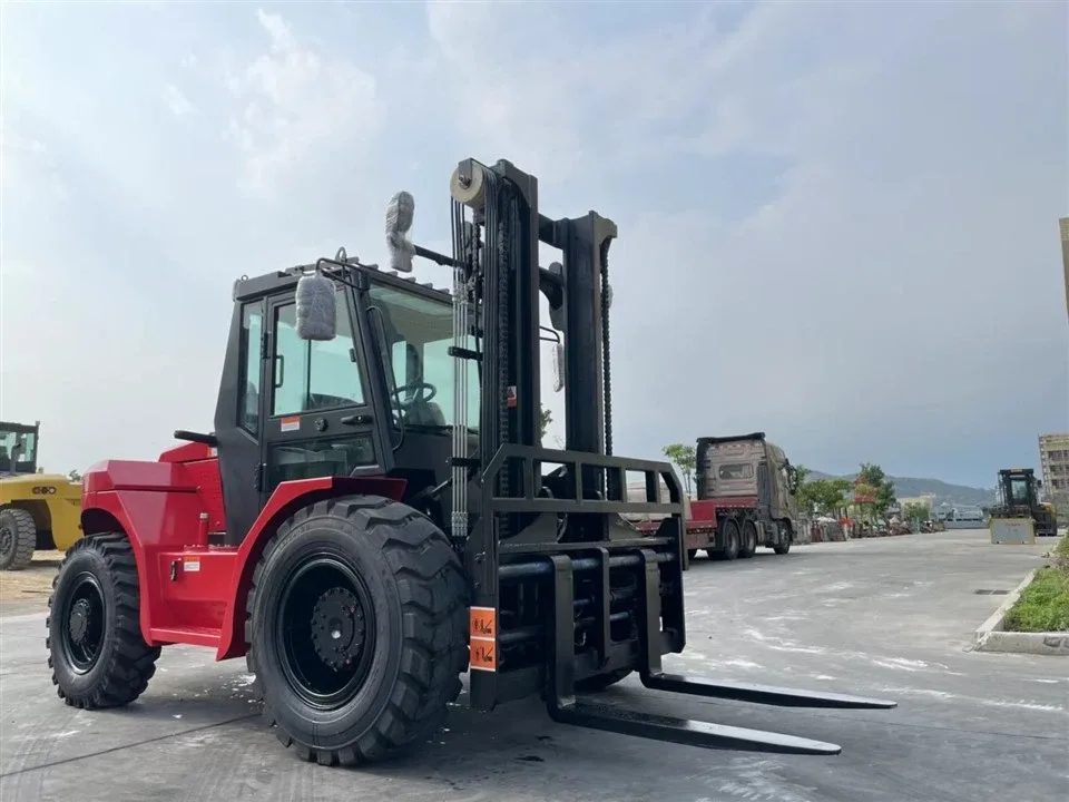 Xe nâng địa hình SOCMA 5 tấn khung nâng
