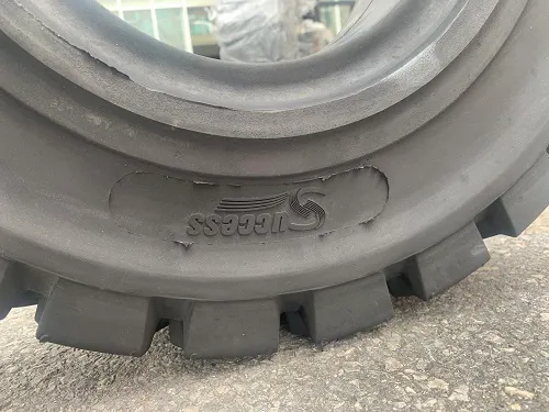 Logo Success đúc trên hông lốp đặc xe nâng 18x7-8
