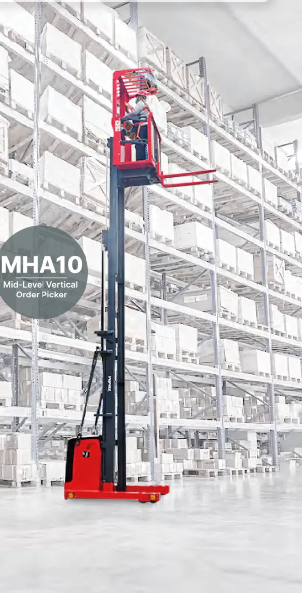 Xe nâng lấy hàng MiMA MHA10 trong kho kệ