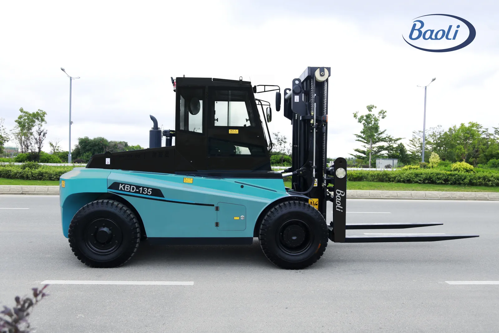 Xe nâng dầu Baoli KBD160-9 — nhìn ngang bên phải
