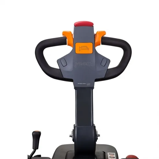 Tay lái Frei của Xe nâng reach stacker Zowell XR15