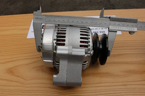 So sánh máy phát điện xe nâng Toyota P.00062 qua ảnh đo chiều dài