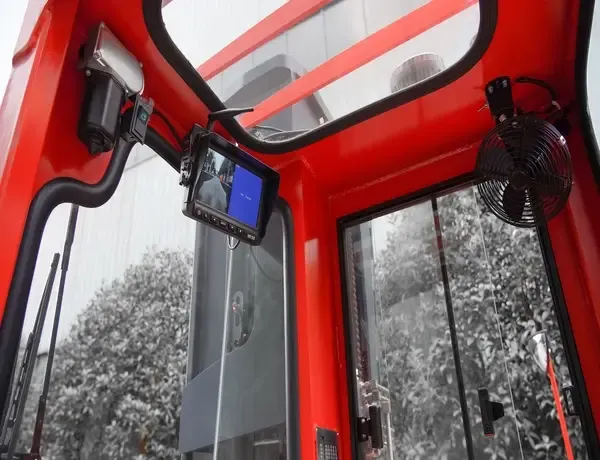 Xe nâng đa hướng MiMA MQC30 — cabin kính, màn hình camera, quạt