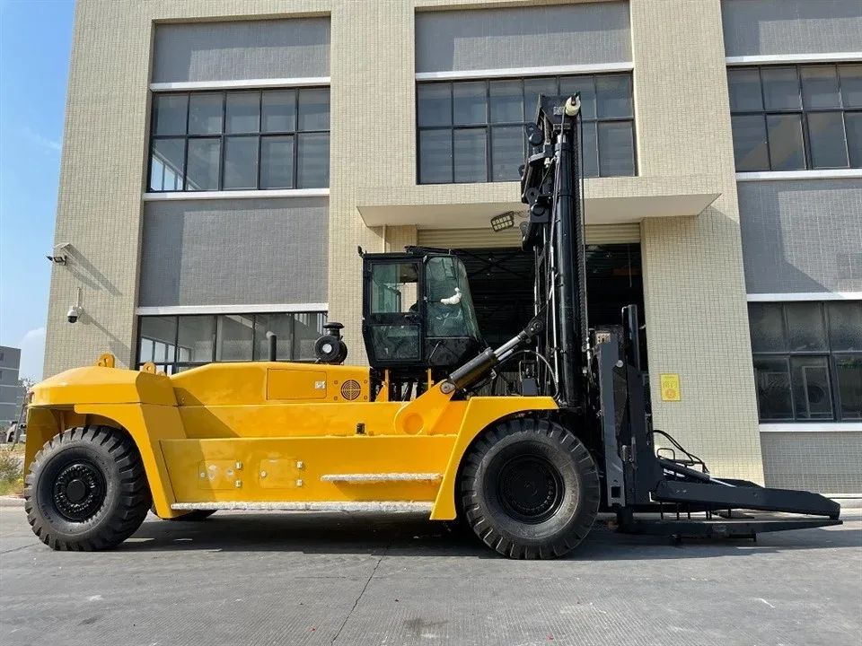 Khung gầm và lốp của Xe nâng dầu SOCMA HNF420 42 tấn
