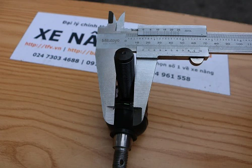 Rô tuyn bên phải xe nâng FD15~18, FD20~30 kích thước M16x18. Mã P.00626