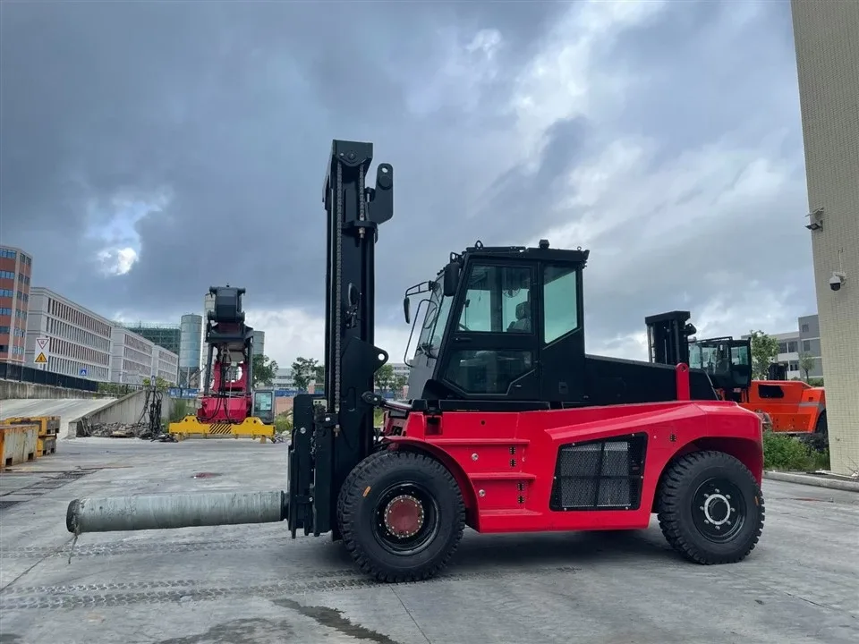 Xe nâng điện SOCMA 12 tấn gắn đầu đâm cuộn