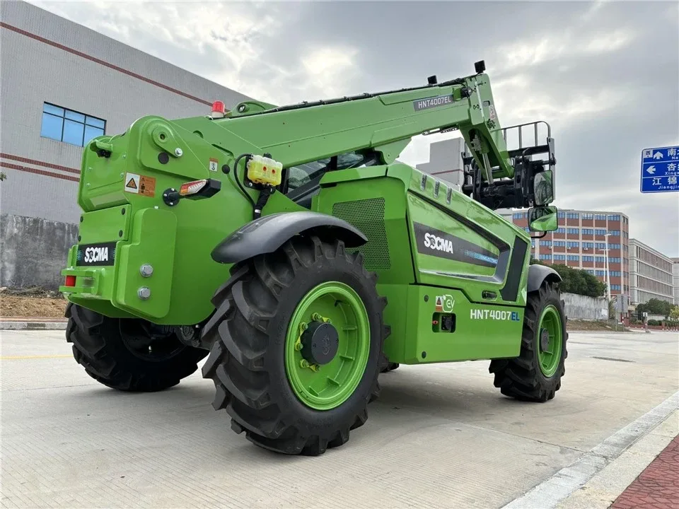 Thân xe và nắp bảo dưỡng xe nâng telescopic điện SOCMA HNT4007-EL