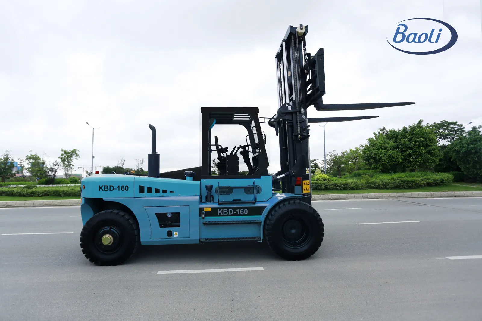 Xe nâng dầu Baoli KBD160L — nhìn ngang bên trái