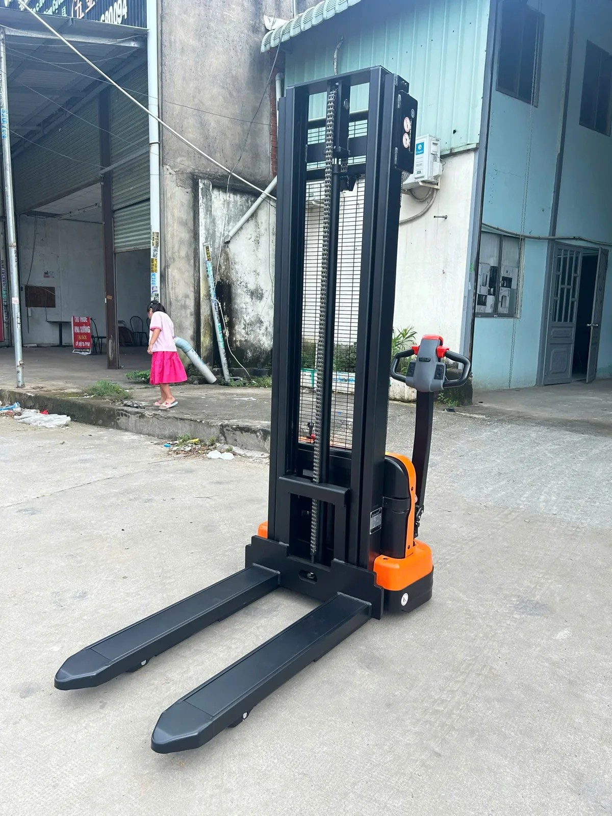Càng nâng xe nâng điện stacker Interlift EST124