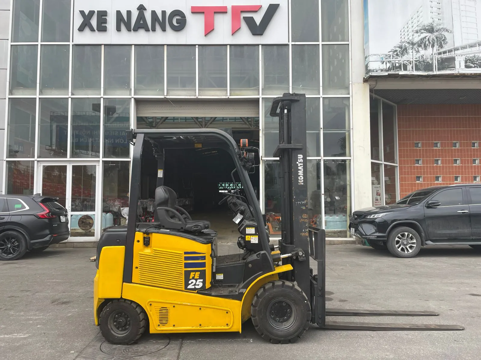 Xe nâng điện Komatsu FE25-1 2.5 tấn cũ tại kho TFV