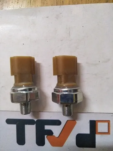 Đầu giắc cảm biến áp lực nhiên liệu Nissan 25070-CD000
