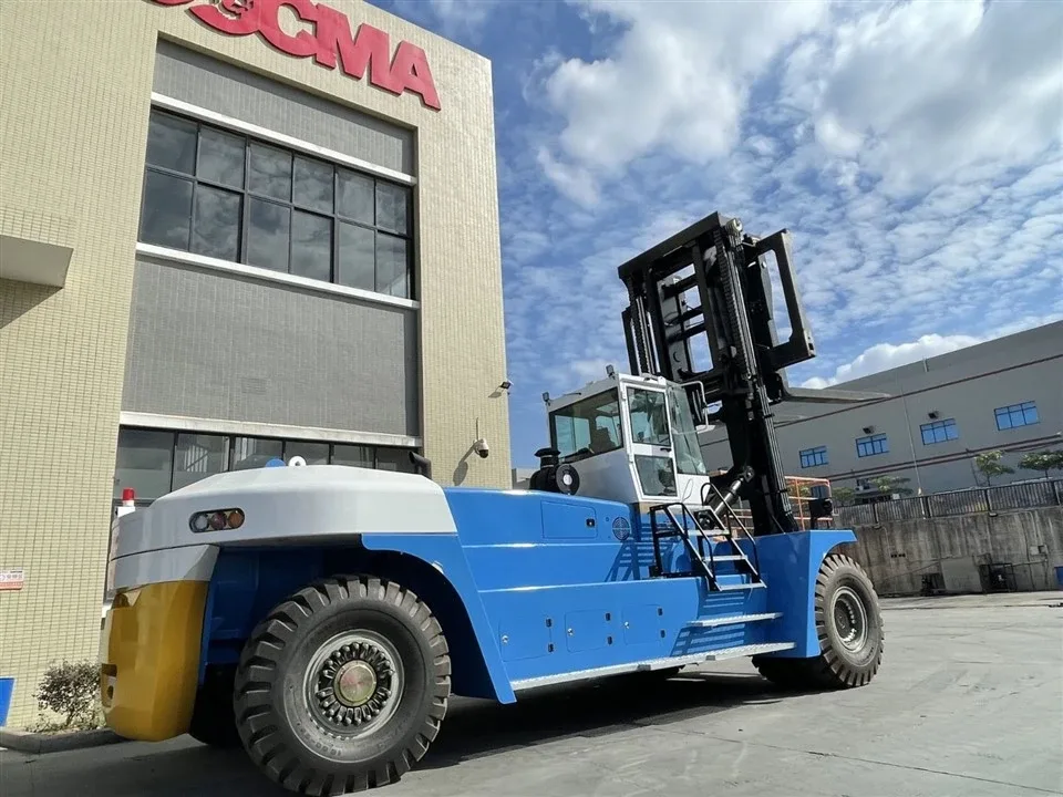 Khung gầm và lốp của Xe nâng dầu SOCMA HNF500 50 tấn