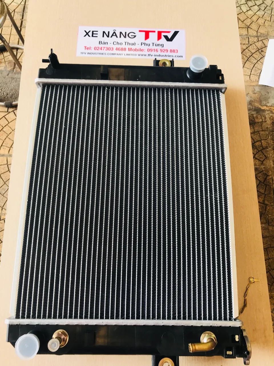 Phụ tùng hệ thống làm mát xe nâng: két nước nhôm Toyota 7-8FD chụp tại kho TFV